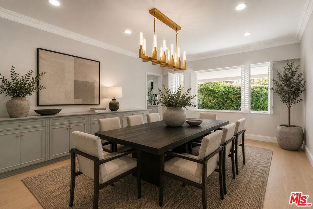 Photo of 713 Walden Drive, Beverly Hills, CA 90210 (MLS # 26102340)