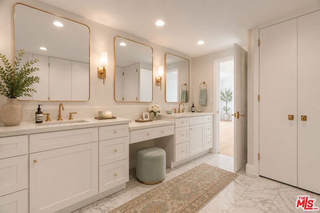 Photo of 713 Walden Drive, Beverly Hills, CA 90210 (MLS # 26102340)