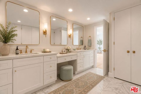 Photo of 713 Walden Drive, Beverly Hills, CA 90210 (MLS # 26102340)