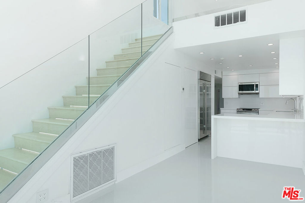 2419 Ocean Front Walk PENTHOUSE
