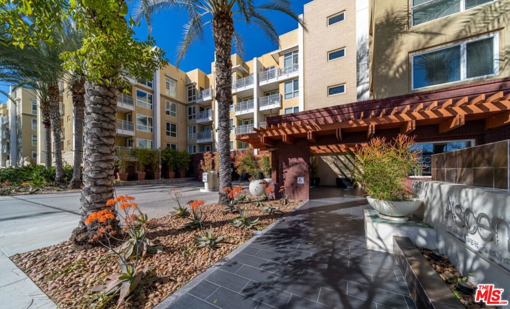 This modern luxury 2 bed 2 bath condo has it all! Built in 2010, conveniently located in the prime location of Warner Center, Woodland Hills. Granite counter tops, stainless steel appliances, breakfast bar in the kitchen. Spacious master suite with walk-in closet and dual sink and large tub in the master bathroom. Built-in desk station, washer & dryer in unit. Private balcony looks out to the BBQ, picnic patio area, which also leads to resort style swimming pool & spa, fully equipped gym, club house with full kitchen, huge conference room and theater. This unit has a private storage space in garage. Minutes away from The Village, Topanga Mall, shops and restaurants, and FWY 101. Perfect opportunity for luxury lifestyle!