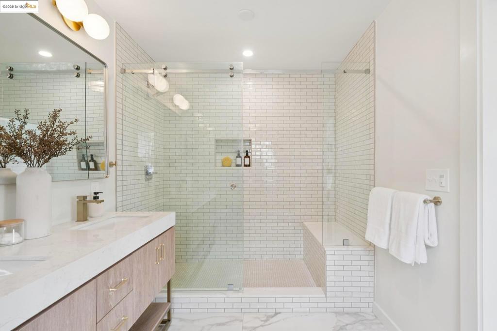 OAKMORE - Residential