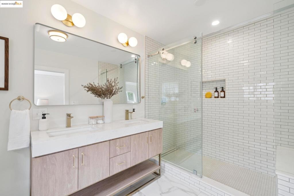 OAKMORE - Residential