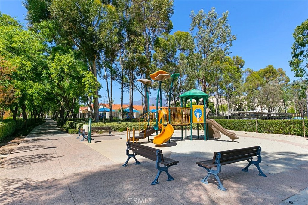 Los Paseos (LOPA) - Residential Lease