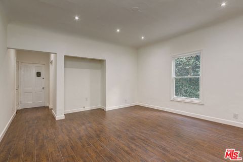 Photo of 7229 Willoughby Avenue #4, Los Angeles, CA 90046 (MLS # 25585093) Photo of 7229 Willoughby Avenue #4, Los Angeles, CA 90046 (MLS # 25585093)