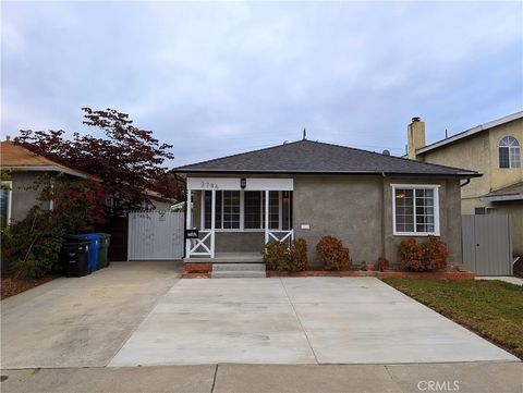 Photo of 2746 Thurman Avenue, Los Angeles, CA 90016 (MLS # IV26071355)