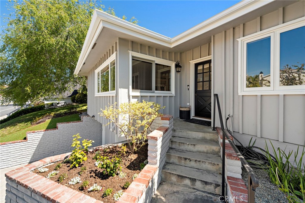 309 W Avenida Valencia