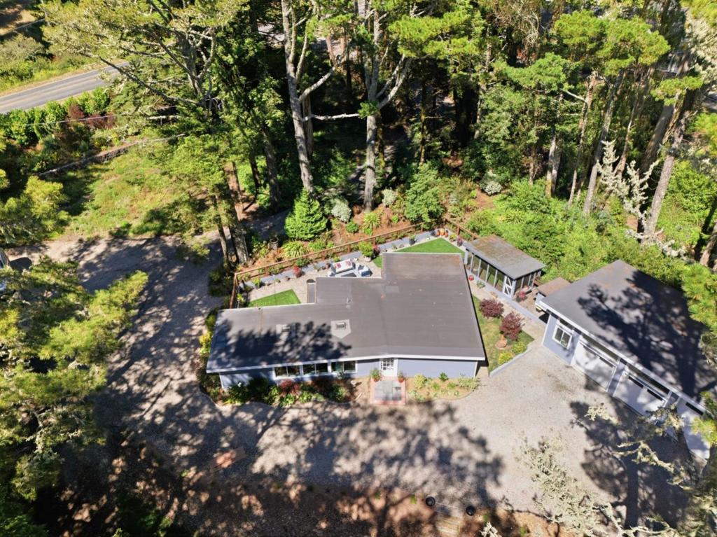 12180 Skyline Boulevard