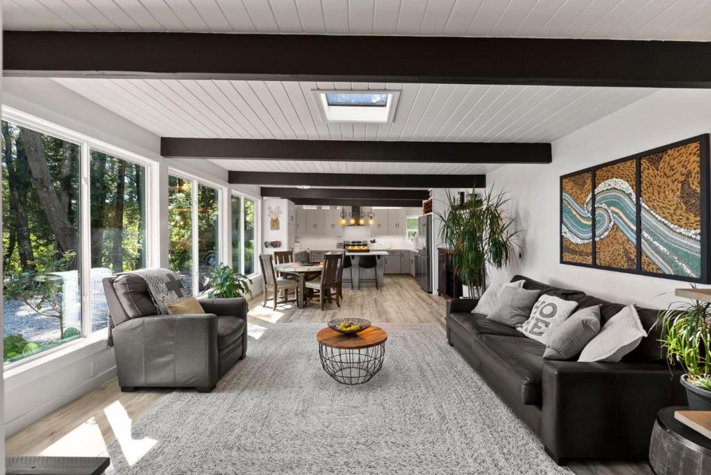 12180 Skyline Boulevard