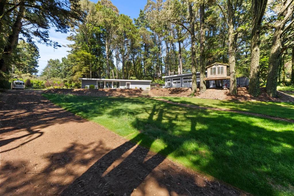 12180 Skyline Boulevard