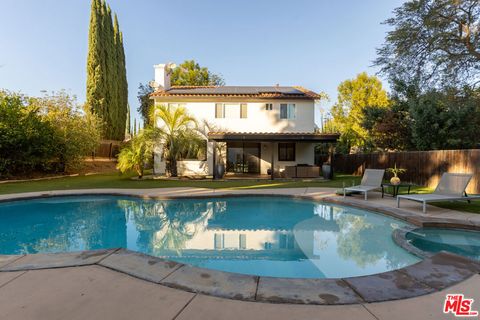 Photo of 18404 Arminta Street, Reseda, CA 91335 (MLS # 26642573)