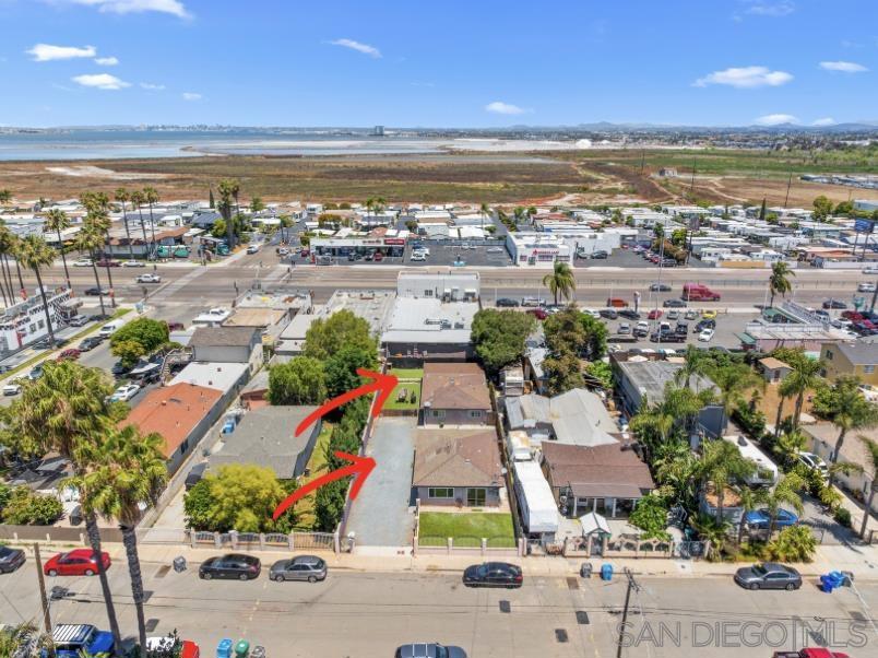 12-1610 Dahlia Avenue