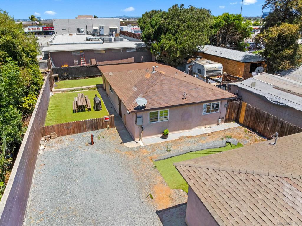 12-1610 Dahlia Avenue