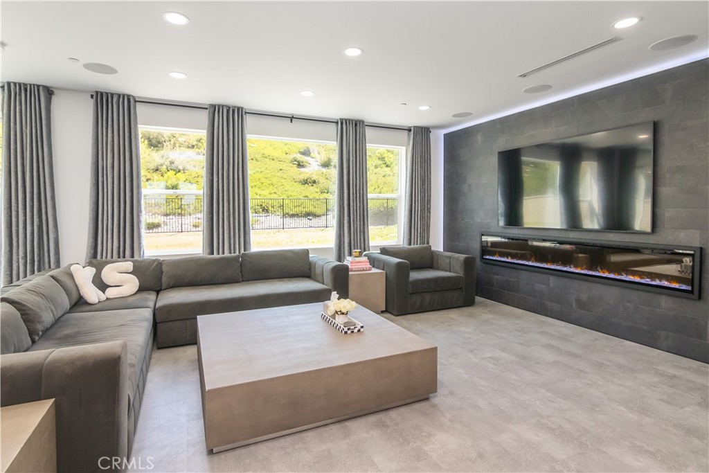 Cresta (CRSTA) - Residential