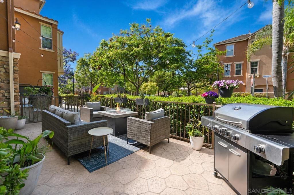 1831 Scarlet PL