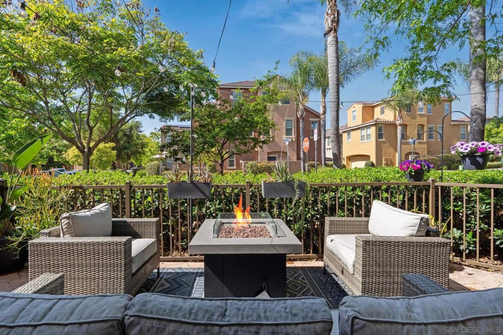 1831 Scarlet PL