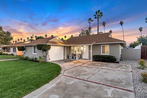 Photo of 17452 Cantlay Street, Lake Balboa, CA 91406 (MLS # SR25263251)