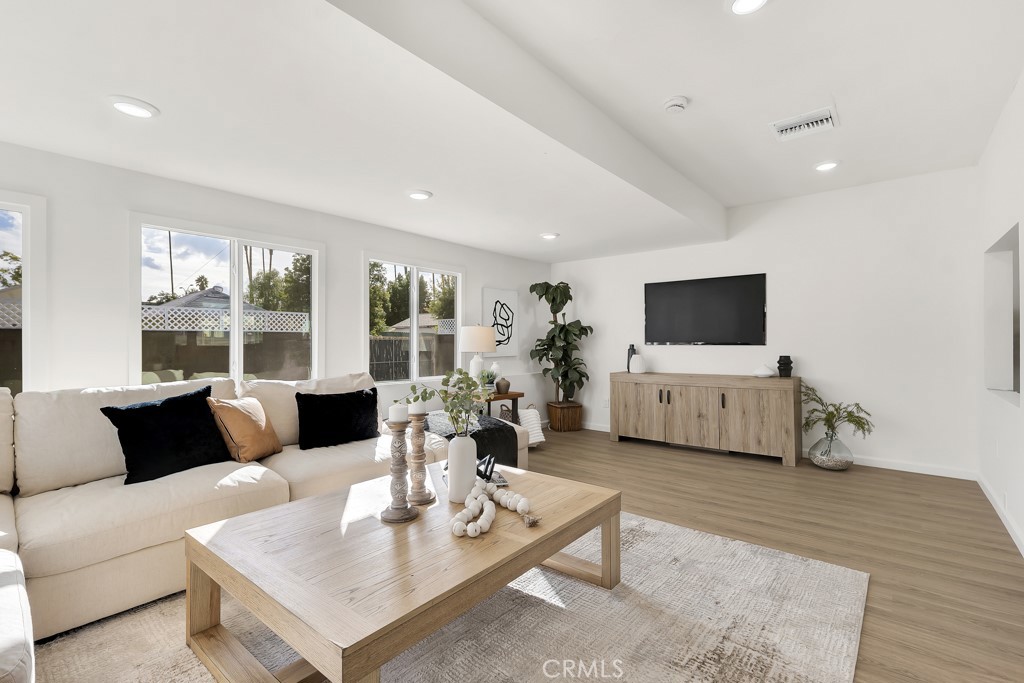 17452 Cantlay Street