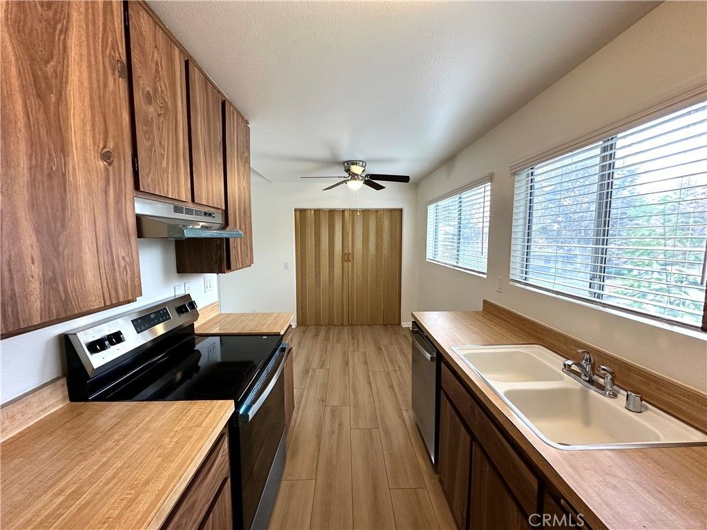 Photo of 23220 Orange Ave #2, Lake Forest, CA 92630 (MLS # OC25237820)