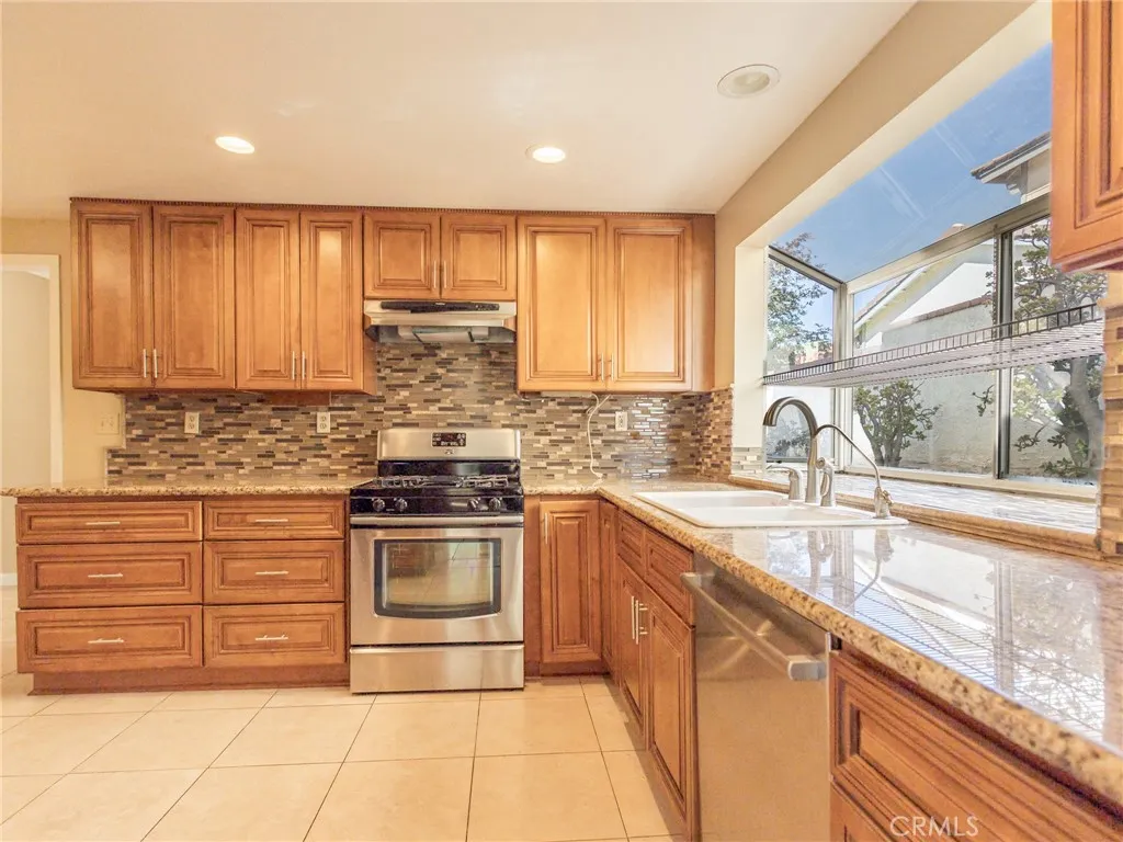 Yorba Linda, California 92886, United States, 4 Bedrooms Bedrooms, ,3 BathroomsBathrooms,Residential,Pending,227398