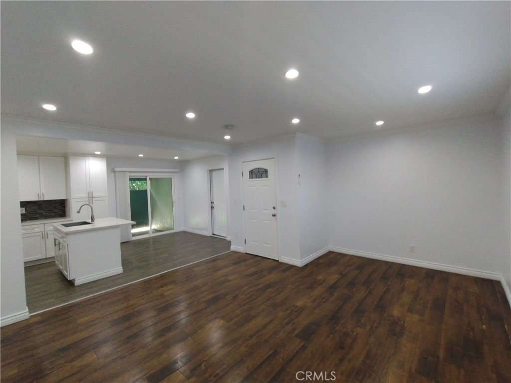Properties 3 13714 Hoyt Street