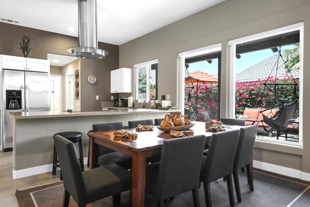 54840 Avenida Juarez