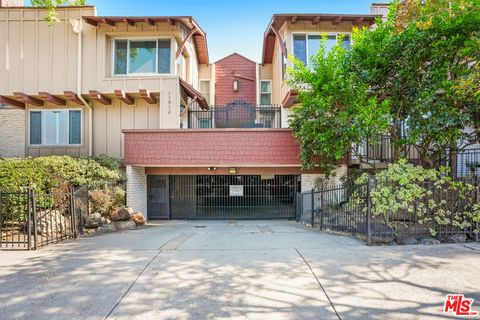 Photo of 11912 Riverside Drive #12, Valley Village, CA 91607 (MLS # 26836165)