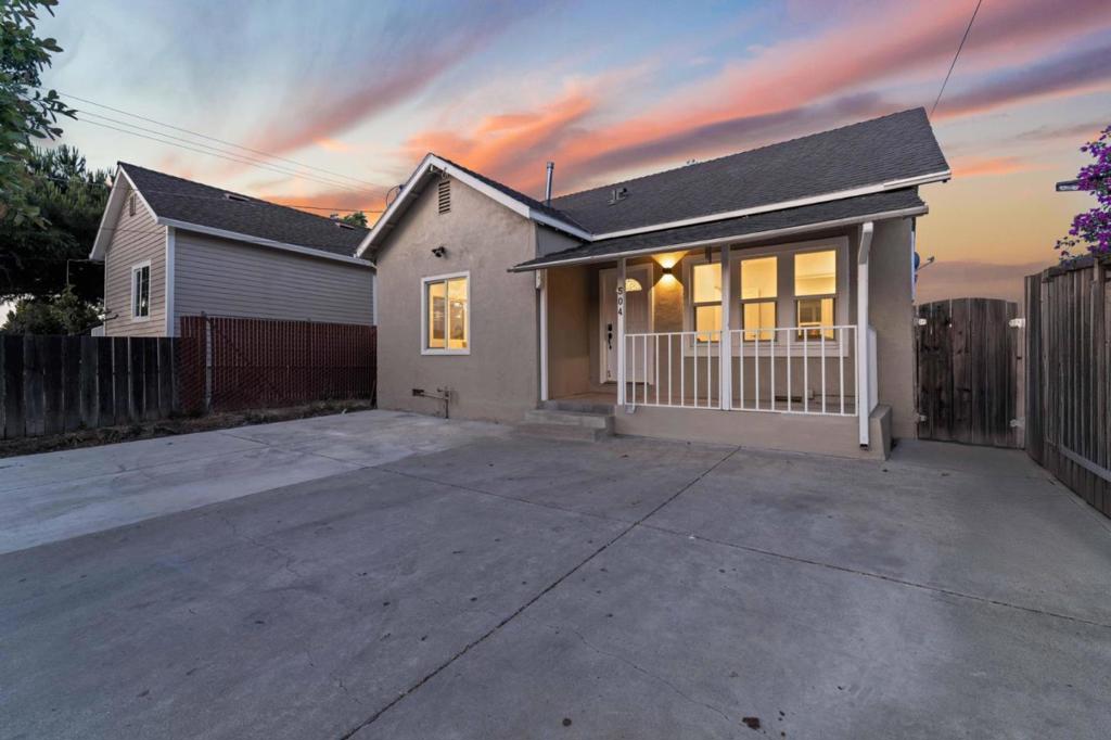 Welcome to this charming 2-bedroom, 2-bathroom home located in the vibrant city of San Jose. This cozy 993 sq ft residence offers a well-appointed kitchen featuring modern amenities such as 4 zone refrigerator, stainless steel dish washer with 3rd rack. INDUCTION cooktop, quartz countertops, dishwasher, garbage disposal , microwave, tons of counter space making it perfect for culinary enthusiasts. The home boasts beautiful engineered hardwood and tile flooring throughout, adding to its stylish appeal. A high ceiling in the living areas enhances the sense of space, while a walk-in closet provides ample storage. The laundry area is conveniently located in the utility room. Both bathroom got a makerover worthy of being in a magazine. Spacious master bathroom features a programable heated floor, multi function bidet toilet and large walk in shower with huge soap box. Walking distance to hiking trail, park, restaurants and coffee shops. Short drive to all major commute routes. Huge bonus room or storage space in the attic.