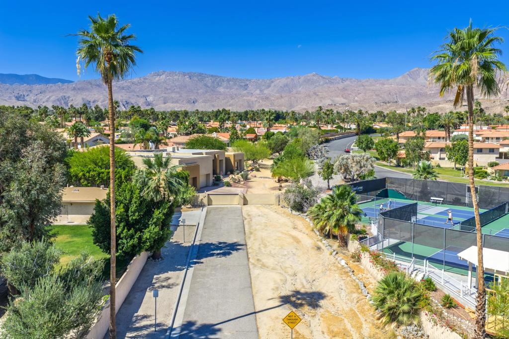 47200 Desert Lily Drive