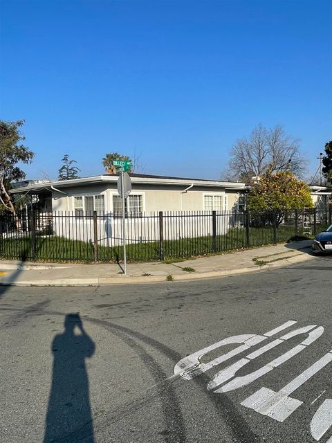Photo of 585 585 School St St, Pittsburg, CA 94565 (MLS # 41121419)