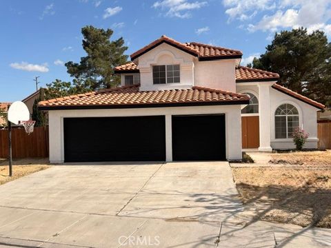 Photo of 1840 E Newgrove ST, Lancaster, CA 93535 (MLS # AR26098861)
