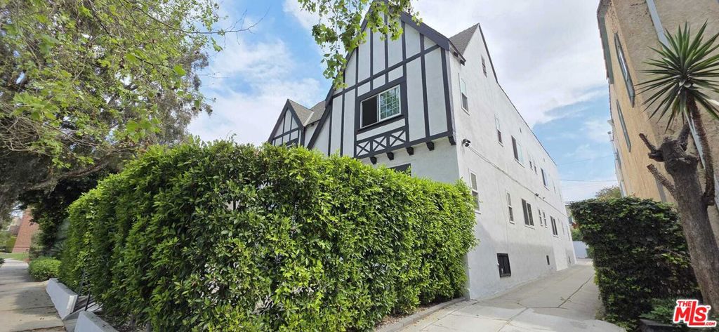 1032 S Orange Drive
