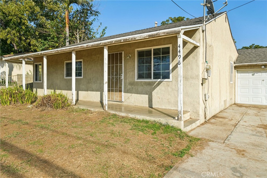 Main image without alt text