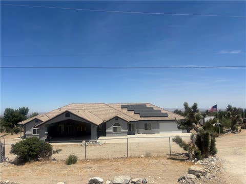 Photo of 1220 Smoke Tree RD, Pinon Hills, CA 92372 (MLS # CV26180655)