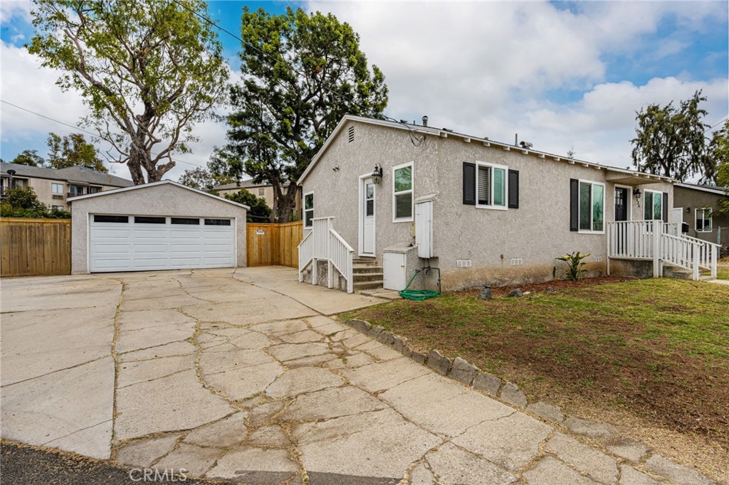 636 E Via Barola