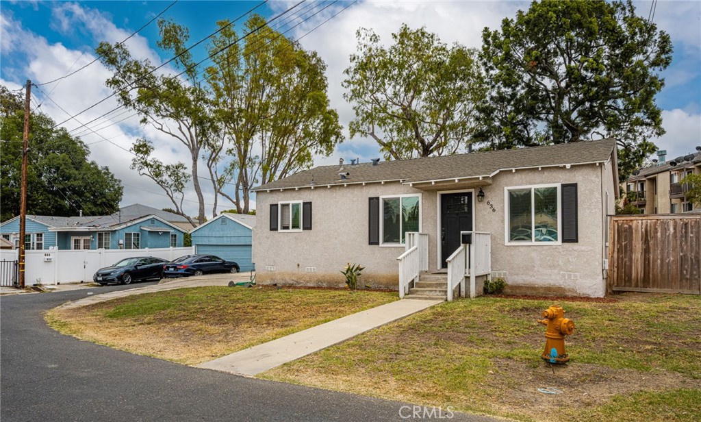 636 E Via Barola