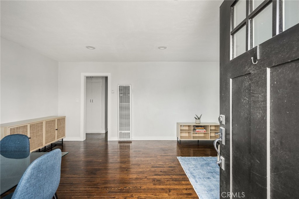 636 E Via Barola