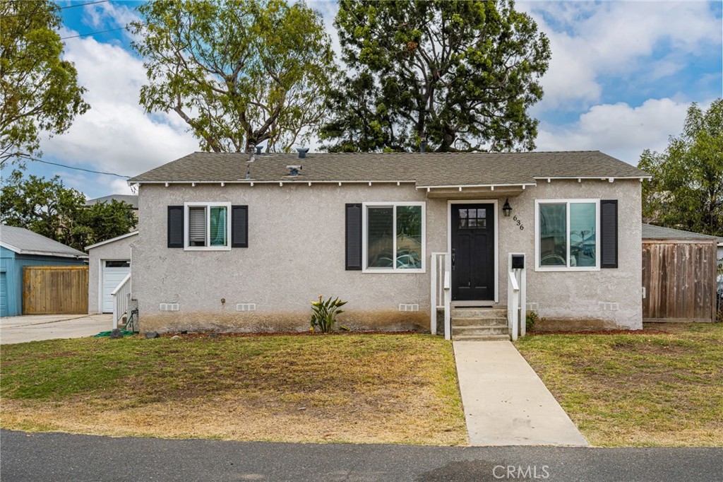 636 E Via Barola
