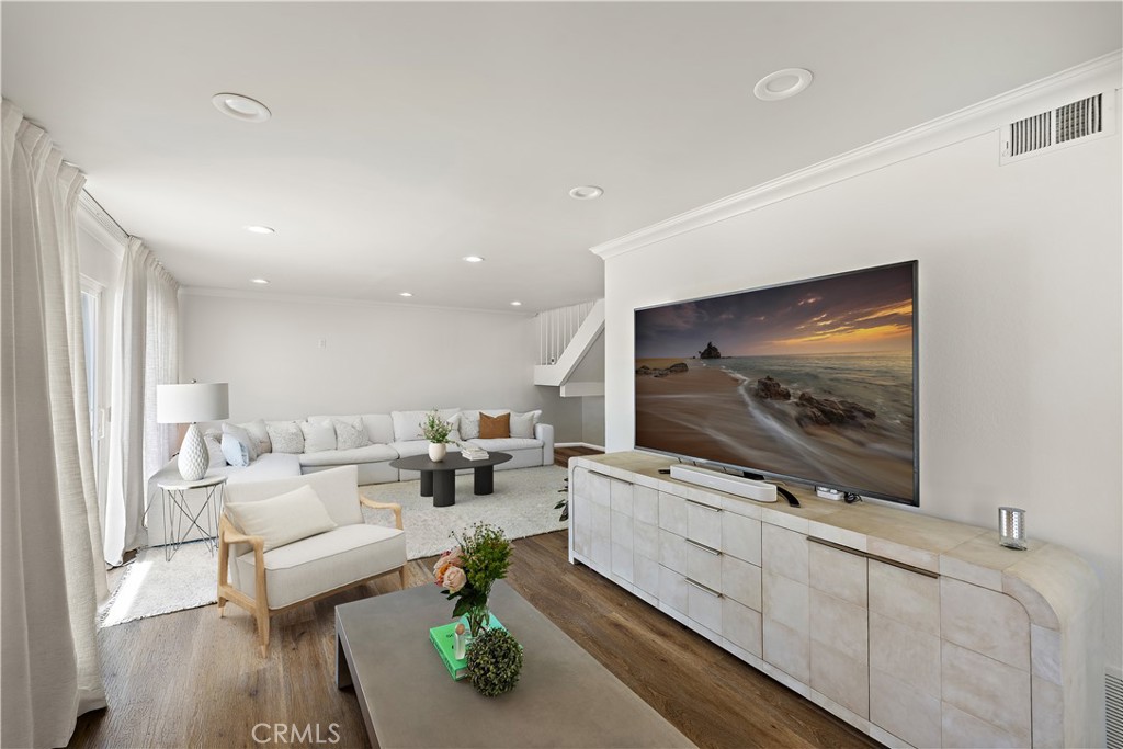 1570 W Tedmar