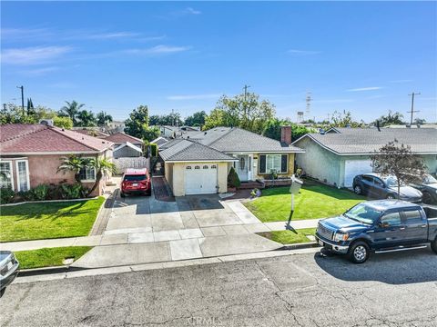 Photo of 8952 Dudlext Ave, South Gate, CA 90280 (MLS # IV26034458)
