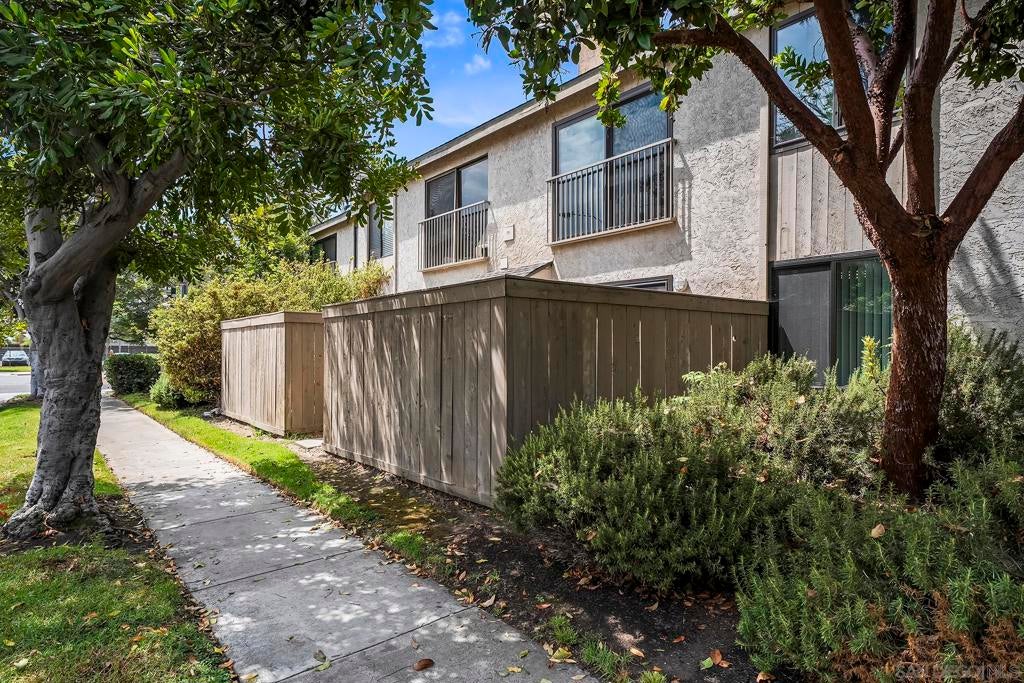 2388 Grand