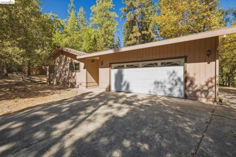 Photo of 21919 Fallview Dr Dr, Sonora, CA 95370 (MLS # 41151968)