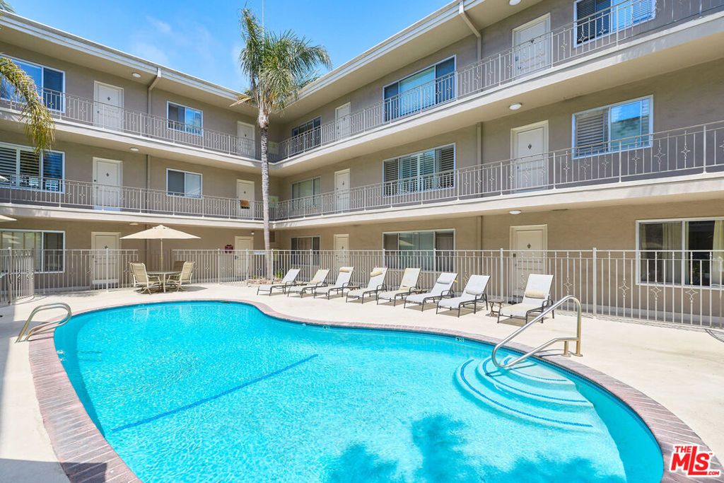 Photo of 2002 4th Street #302, Santa Monica, CA 90405 (MLS # 25587351)