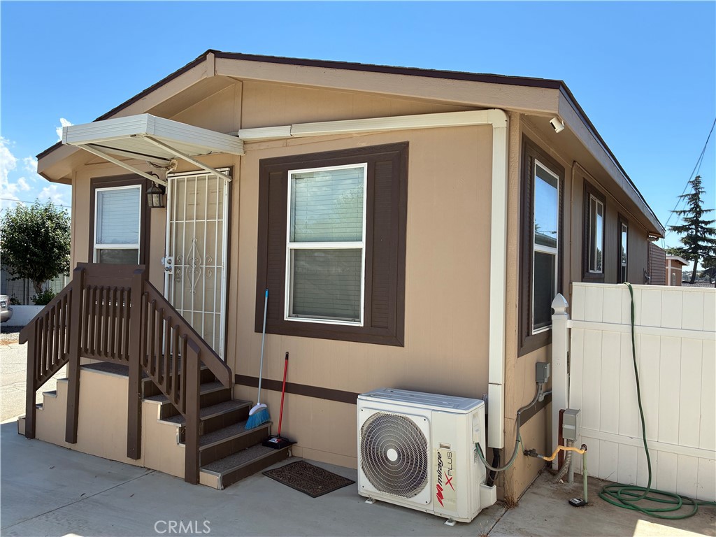 1460 E 6th Street 4