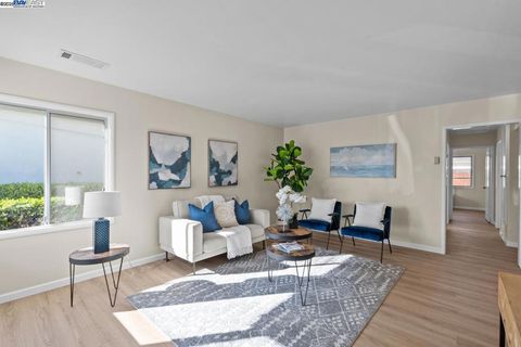 Photo of 2078 Fairbanks St, San Leandro, CA 94577 (MLS # 41115089)
