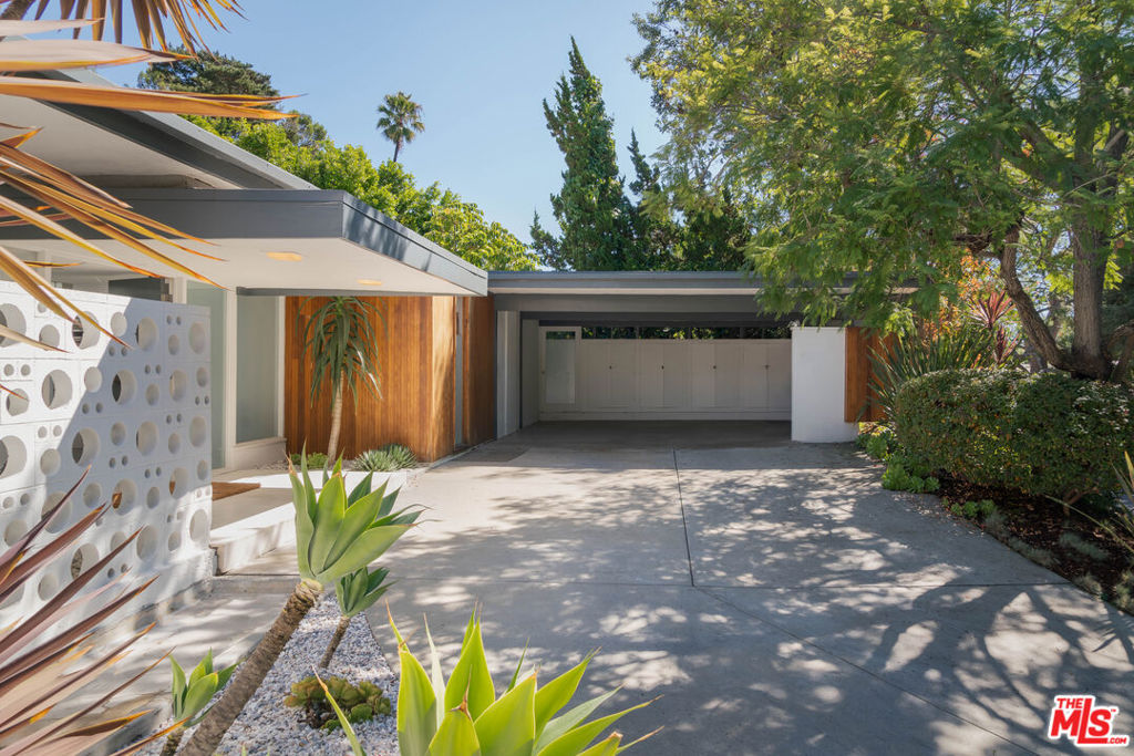 3122 Nichols Canyon Road