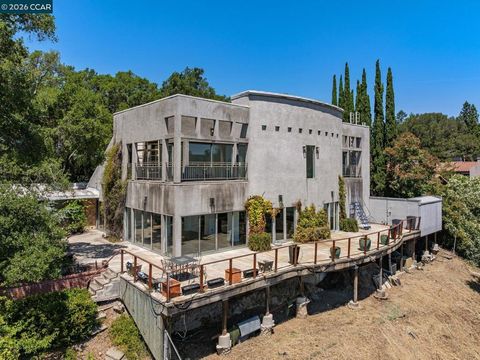 Photo of 5 Oak Flat Rd. RD, Orinda, CA 94563 (MLS # 41137010)