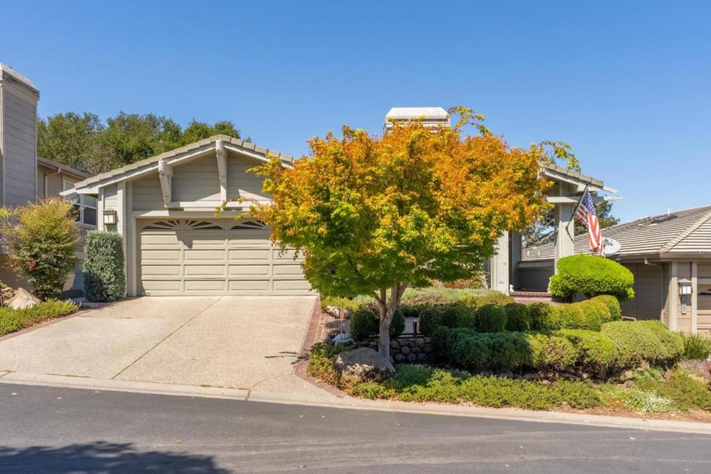 10483 Fairway Lane
