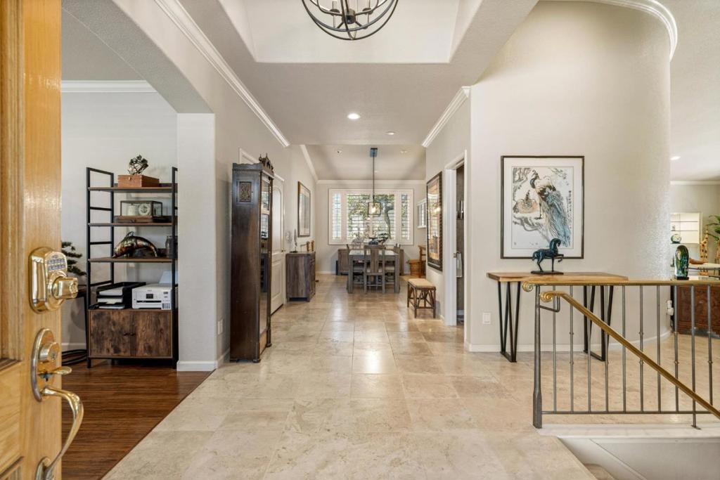 10483 Fairway Lane