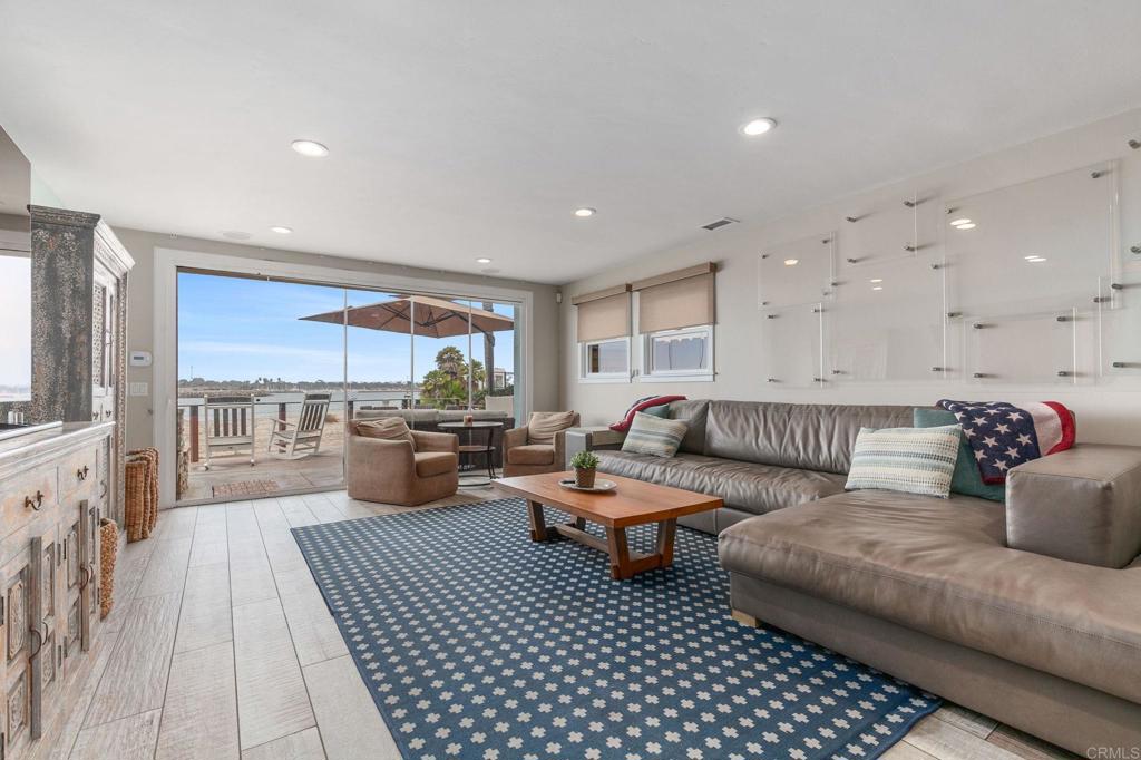 2812 Bayside Walk